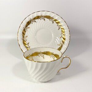 RARE !! 1939 Aynsley England KENT Tea cup saucer set 8170 Gold leaves swirl rim